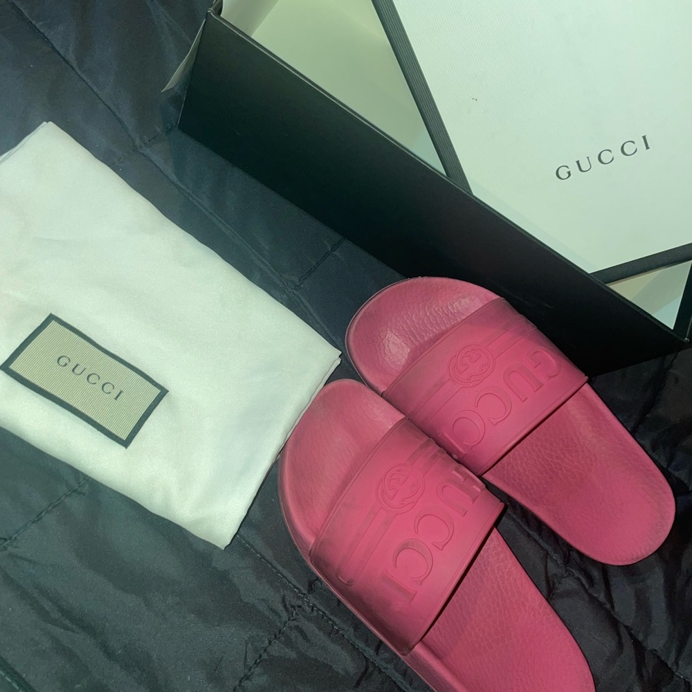 Women’s pink size 6 Gucci slides